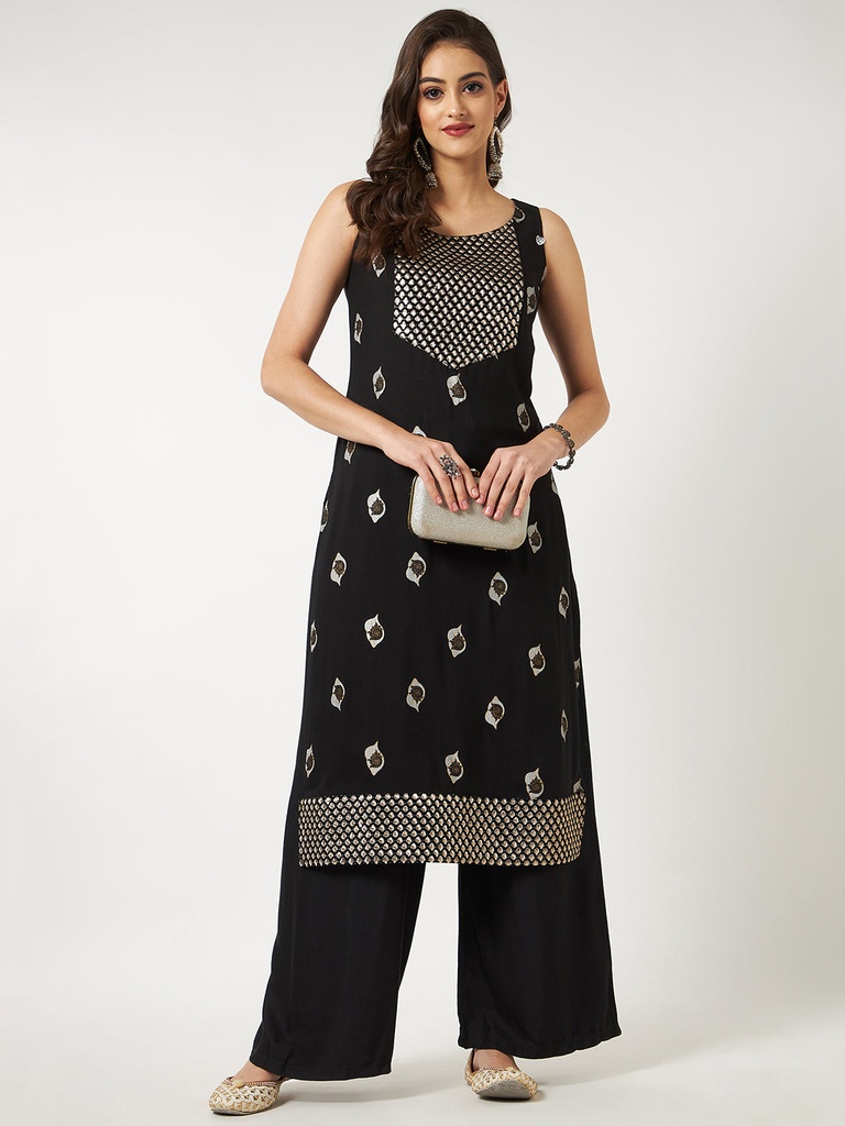 Sleeveless Brocade Yoke Kurta