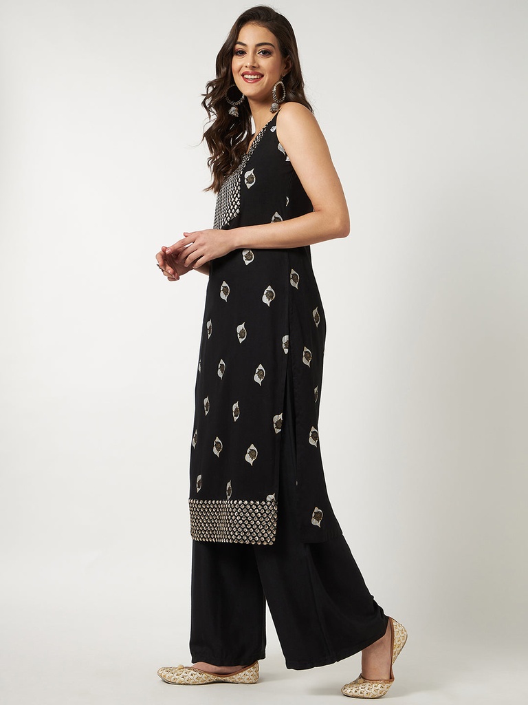 Sleeveless Brocade Yoke Kurta