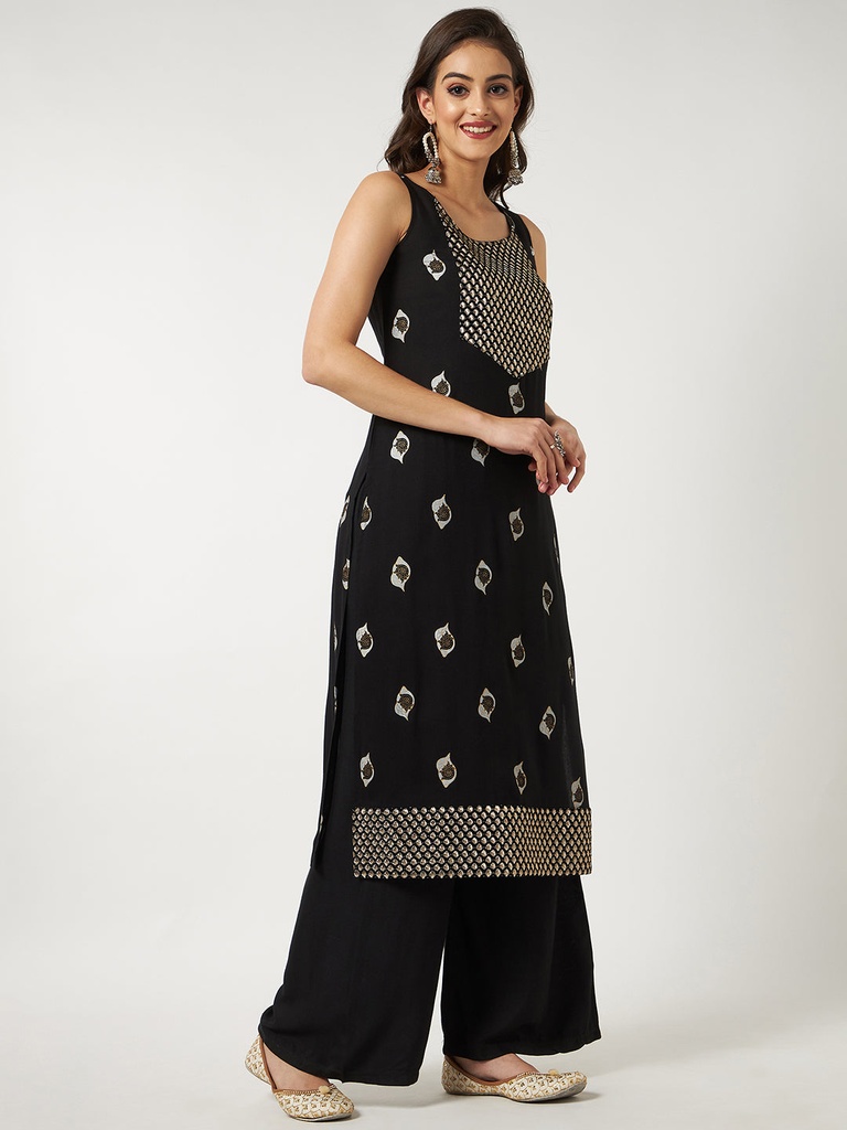 Sleeveless Brocade Yoke Kurta