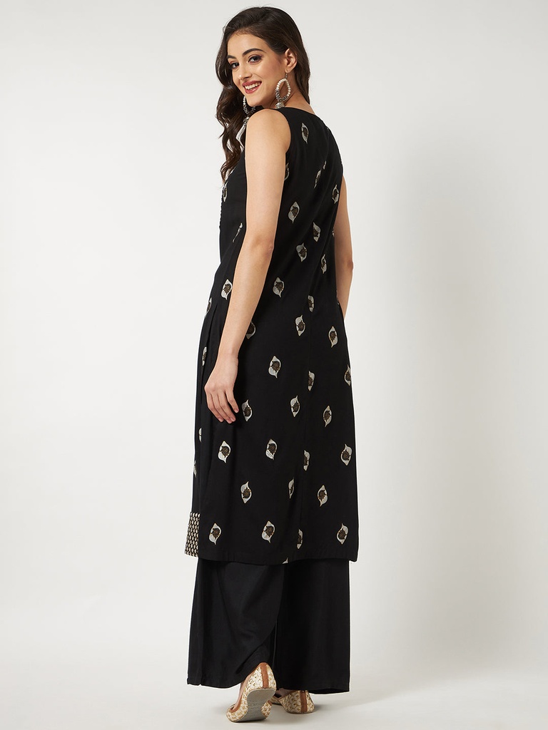 Sleeveless Brocade Yoke Kurta