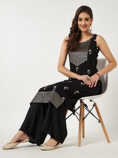 Sleeveless Brocade Yoke Kurta